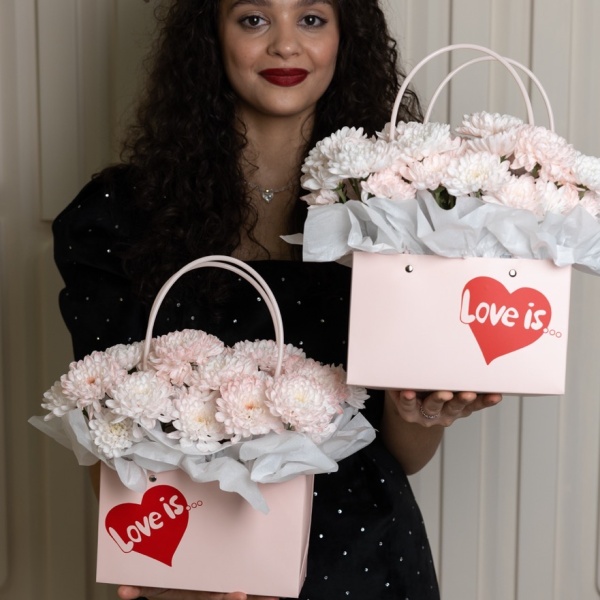 Сумка с хризантемами "LOVE IS"